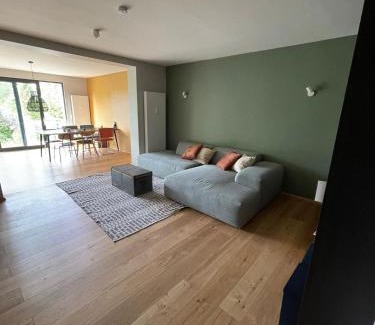 Eller Apartment | Modern oasis of peace with garden, top public transport