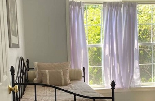 Medford House | Modern Oasis Townhouse King Bed, Near Boston Attractions