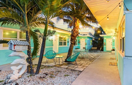 North Beach Apartment | Modern Ocean-side studio, 1BR/1bath, Hollywood, Free Parking + BBQ!