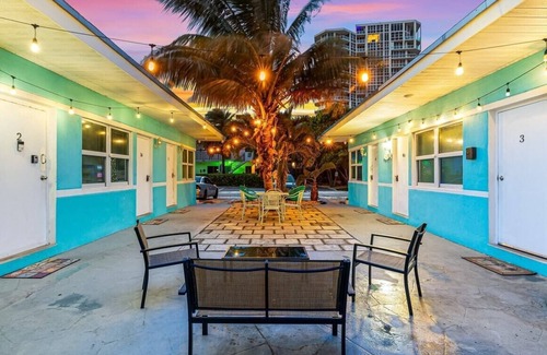 North Beach Apartment | Modern Ocean-side studio, 1BR/1bath, Hollywood, Free Parking + BBQ!