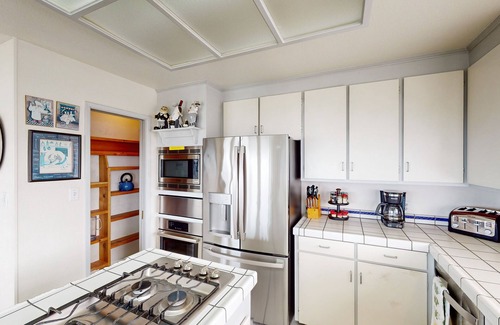 Bodega Bay House | Modern Ocean-View Dream w/Chefs Kitchen, Patio & Balcony - Walk to Beach