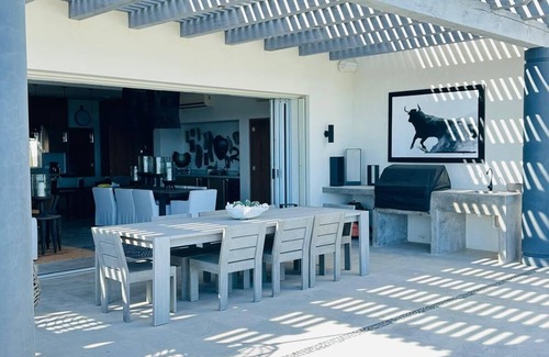 Vinorama Villa | Modern Oceanfront Secluded Solar-powered in a Surfing Paradise