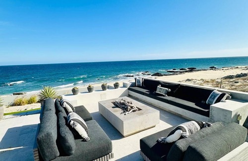 Vinorama Villa | Modern Oceanfront Secluded Solar-powered in a Surfing Paradise