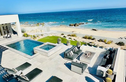 Vinorama Villa | Modern Oceanfront Secluded Solar-powered in a Surfing Paradise