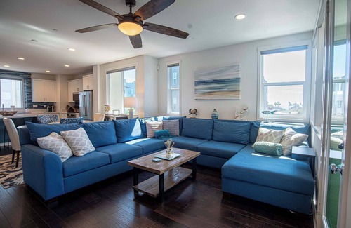 South Oceanside House | Modern Oceanside Retreat, Rooftop Deck & Ocean View