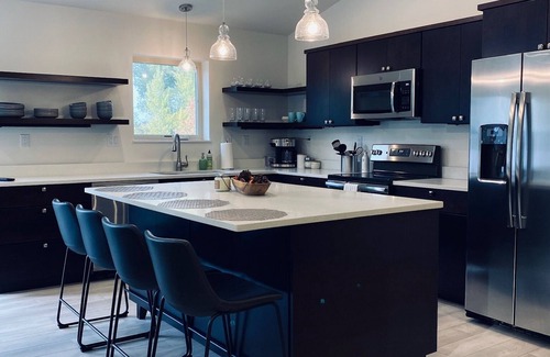 Victor House | Modern on Dandelion Drive