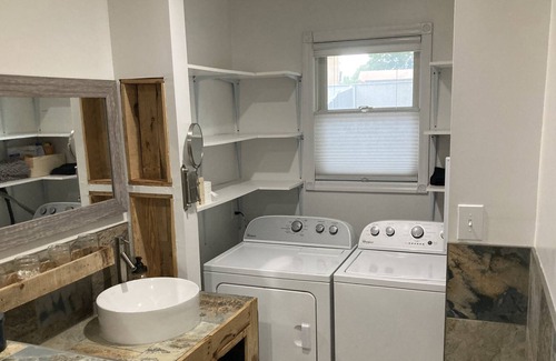 Great Kills House | Modern One Bedroom, private fenced yard