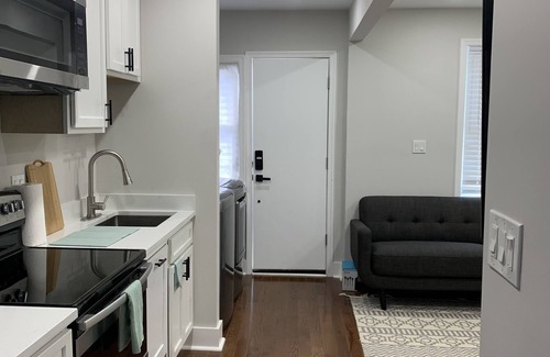 Northeast Apartment | Modern One bedroom apt near H ST/Capital Hill