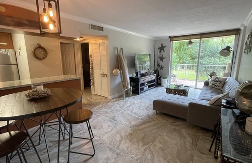 Islamorada Condo | Modern one bedroom apartment with beautiful garden view
