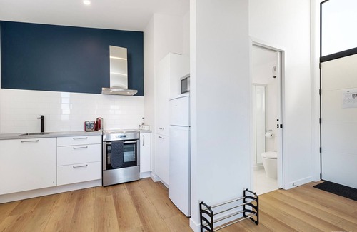 Fernhill House | Modern One Bedroom Apartment with Lake View