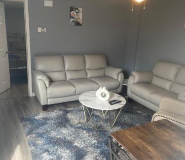 Prince's Bay Apartment | Modern one bedroom apartment