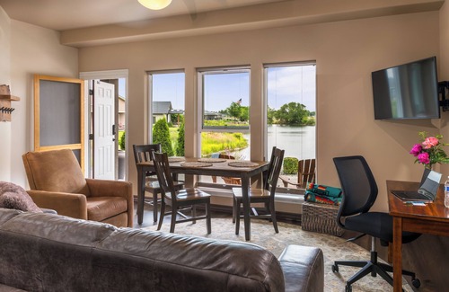 Buena Resort | Modern one bedroom in quiet lakeside retreat near wineries, dock, boats and more!