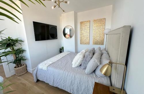 Williamsburg Apartment | Modern One Bedroom - Large Private Terrace - Luxury Building - Williamsburg