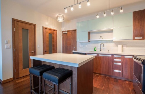 Regina Condo | Modern open concept 2 bed, 2 bath in Regina