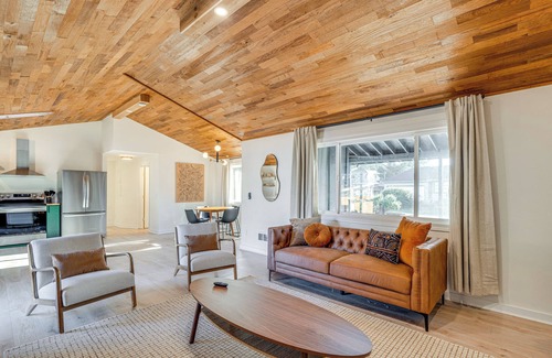 Tierra Del Mar Cottage | Modern Oregon Cottage w/Hot Tub: Walk to Beach!