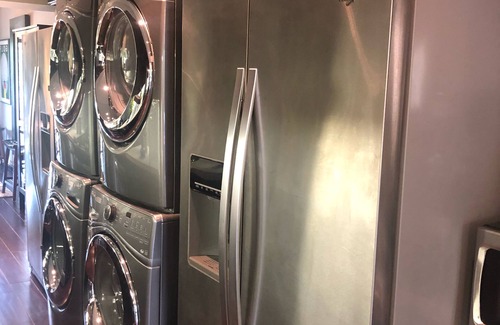 Palm Springs Condo | Modern Palm Springs condo just a short walk from downtown