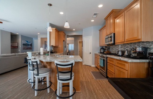 El Cajon House | Modern Paradise of East County-4BR-Jacuzzi