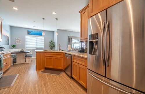El Cajon House | Modern Paradise of East County-4BR-Jacuzzi