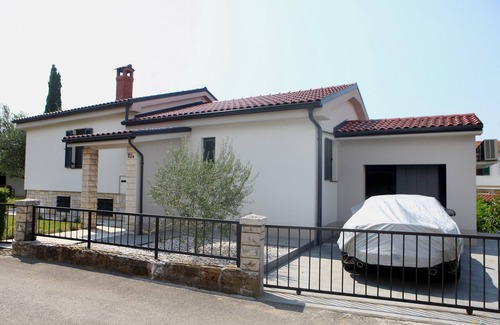 Seca Apartment | Modern Parenzana Apartment