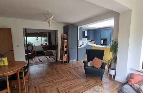 Fishponds House | Modern peaceful bungalow with tranquil garden next to Bristol/Bath cycle path