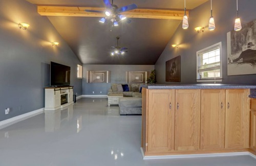 Lexington House | Modern,peaceful,clean w/a great porch view!
