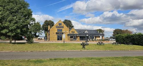 Morcott Apartment | Modern Peaceful Open Plan 1-Bed Apartment Rutland