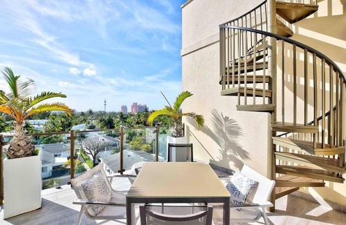 Paradise Island Apartment | Modern Penthouse Near Atlantis & Beach
