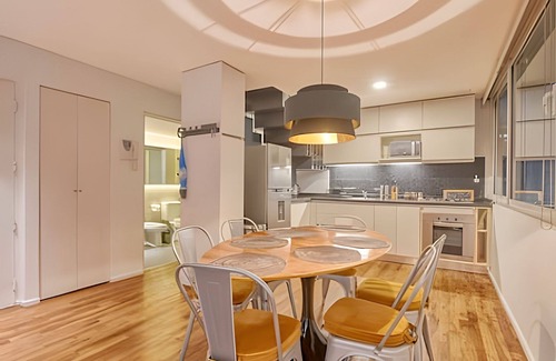 Nunez Apartment | Modern Penthouse Private Rooftop BBQ & City Views