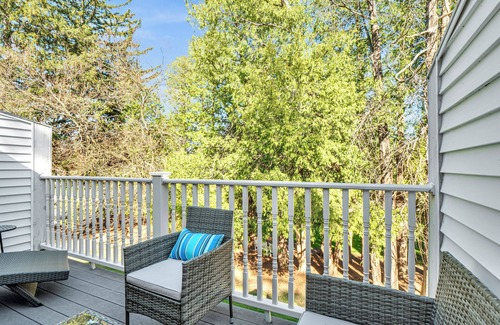 Elkhart Lake Villa | Modern Pet Friendly Courtyard View