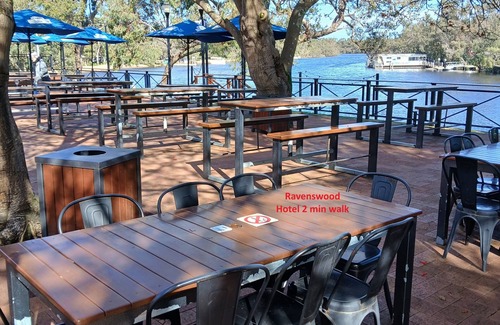 Ravenswood House | Modern Pet friendly 3x2 house, on the doorstep of the sparkling Murray River.