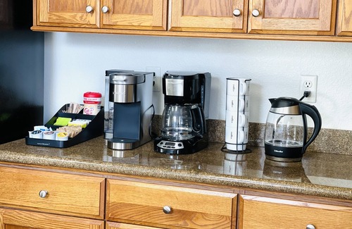 Raisin House | Modern Pet Friendly Fresno/Clovis Area-For Families & Professionals