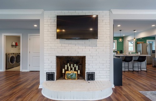 Gainesville House | Modern pet friendly home w/covered dock near Lake Lanier Olympic Park