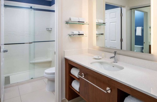 Arts/Warehouse District Hotel | Modern Pet-Friendly Unit in New Orleans, Outdoor Pool, Near Lafayette Square!