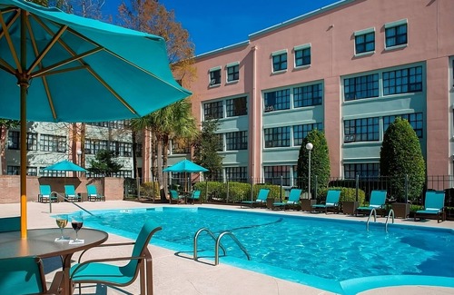 Arts/Warehouse District Hotel | Modern Pet-Friendly Unit in New Orleans, Outdoor Pool, Near Lafayette Square!
