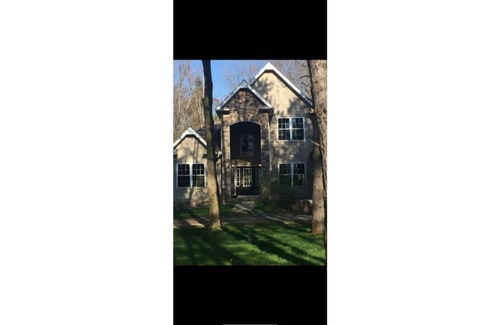 Erie House | Modern Pet ok15 min from beach. 25 min from slopes