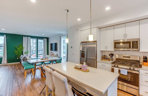 Philadelphia House | Modern Philly Townhome w/Rooftop Deck & Views!