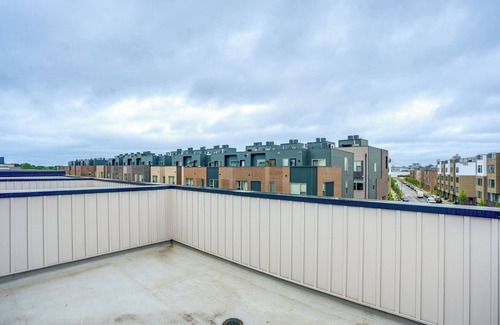 Philadelphia House | Modern Philly Townhome w/Rooftop Deck & Views!