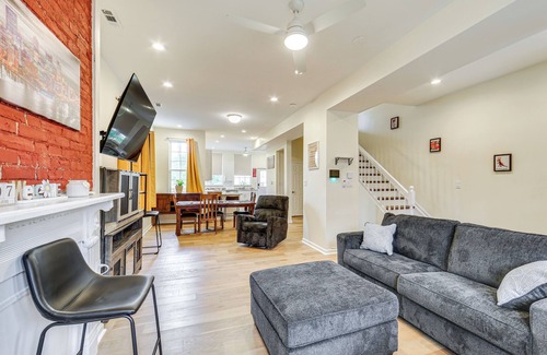Manchester House | Modern Pittsburgh Home w/Rooftop Deck & Backyard