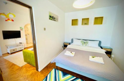 Resita Apartment | Modern place to Stay-self check-in nonstop 24h-wifi