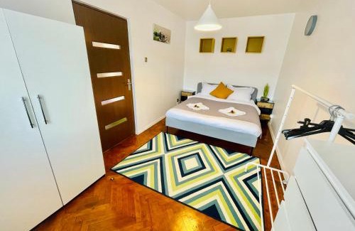 Resita Apartment | Modern place to Stay-self check-in nonstop 24h-wifi