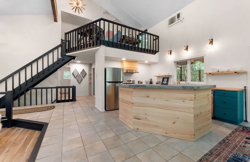 East Stroudsburg House | Modern Poconos Game House! Hot Tub, Fire Pit
