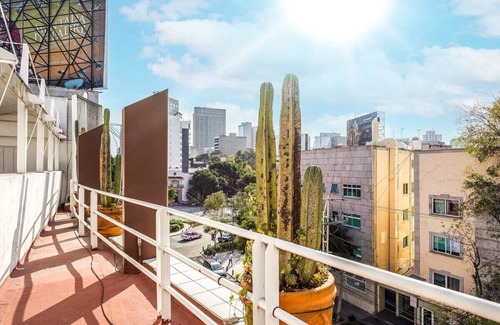 Polanco Condo | Modern Polanco Gem | Workspace | 24/7 Front Desk