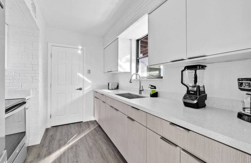 Driftwood House | Modern Pool Home - Great for Families.