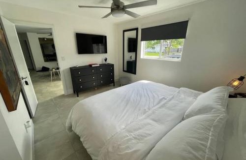 Davie Villa | Modern pool home on the lake near Hardrock FLL airport