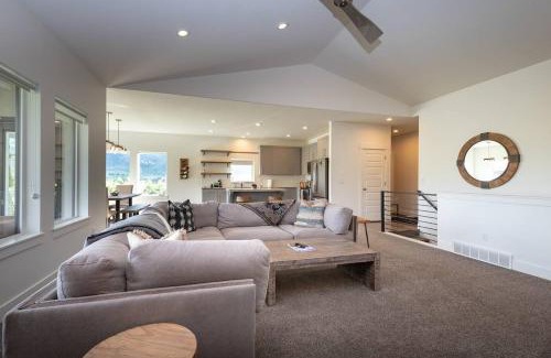 Liberty House | Modern Powder Mountain Eden Home - Year round fun!