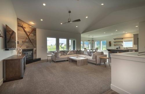 Liberty House | Modern Powder Mountain Eden Home - Year round fun!