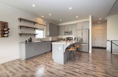 Eden House | Modern Powder Mountain Home | Hot Tub | Ping Pong
