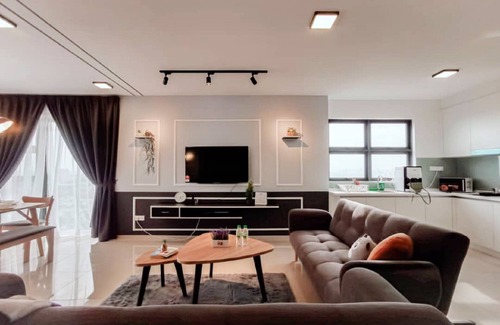 Taman Gemilang Apartment | Modern Premium Suites for 8 Pax @EkoCheras