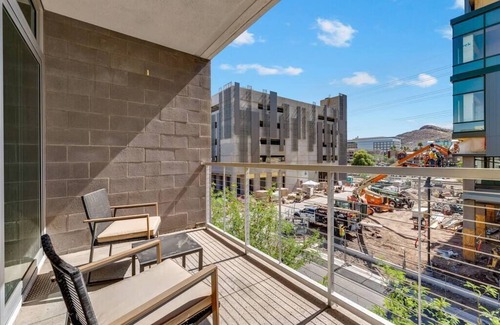 Riverside Apartment | Modern & Prime 2 bedroom apartment with balcony!