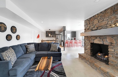 Coxs Creek House | Modern, private 3 bedroom 3 bath retreat in the heart of bourbon country.